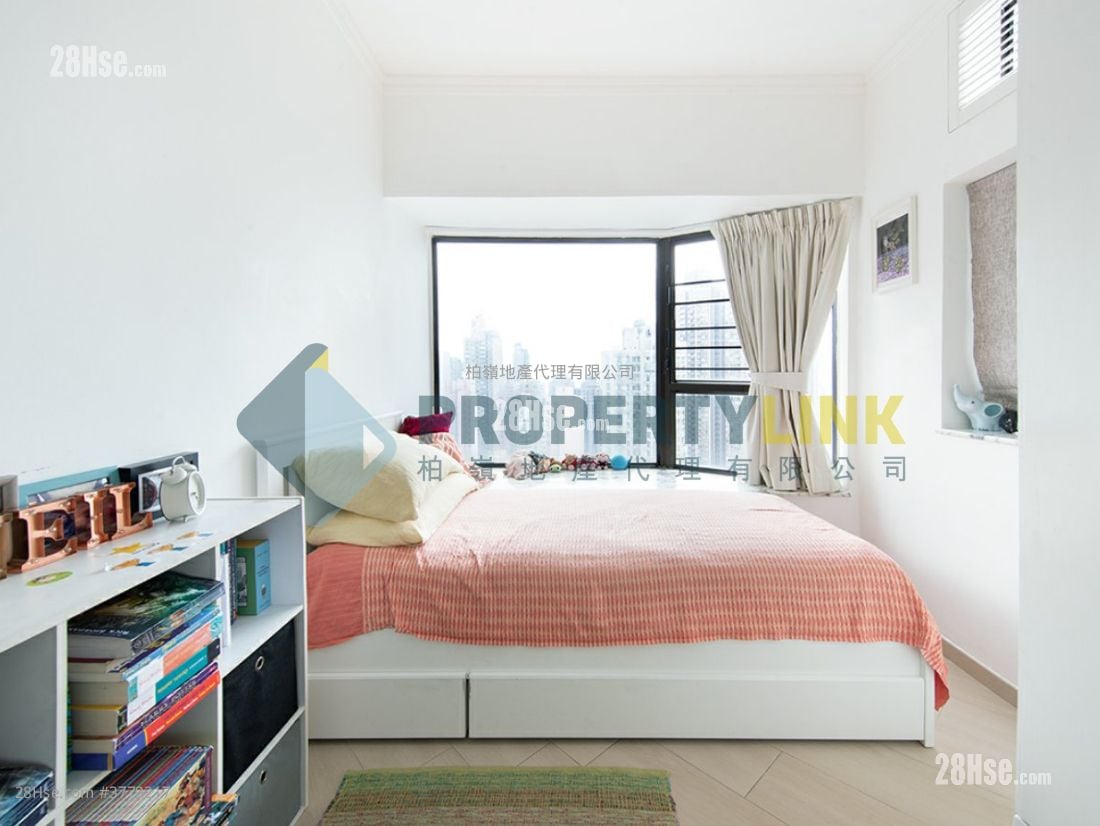 Euston Court Sell 2 Bedrooms , 2 Bathrooms 775 ft²