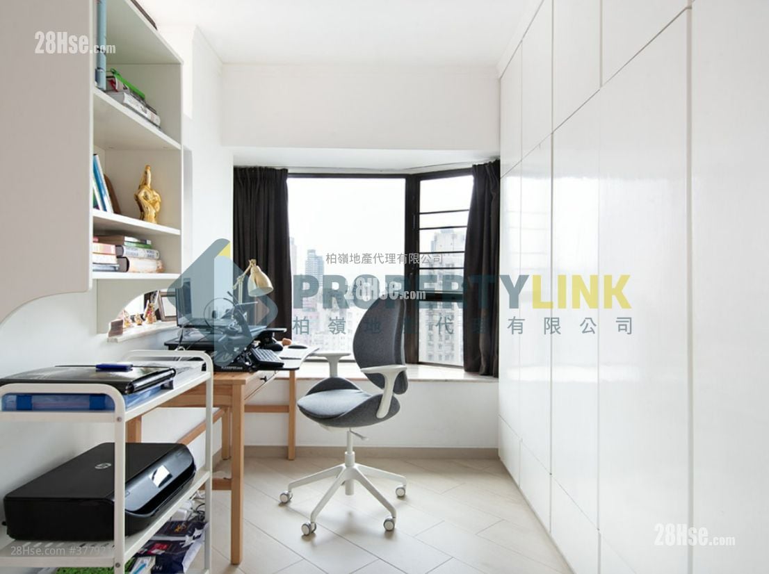 Euston Court Sell 2 Bedrooms , 2 Bathrooms 775 ft²