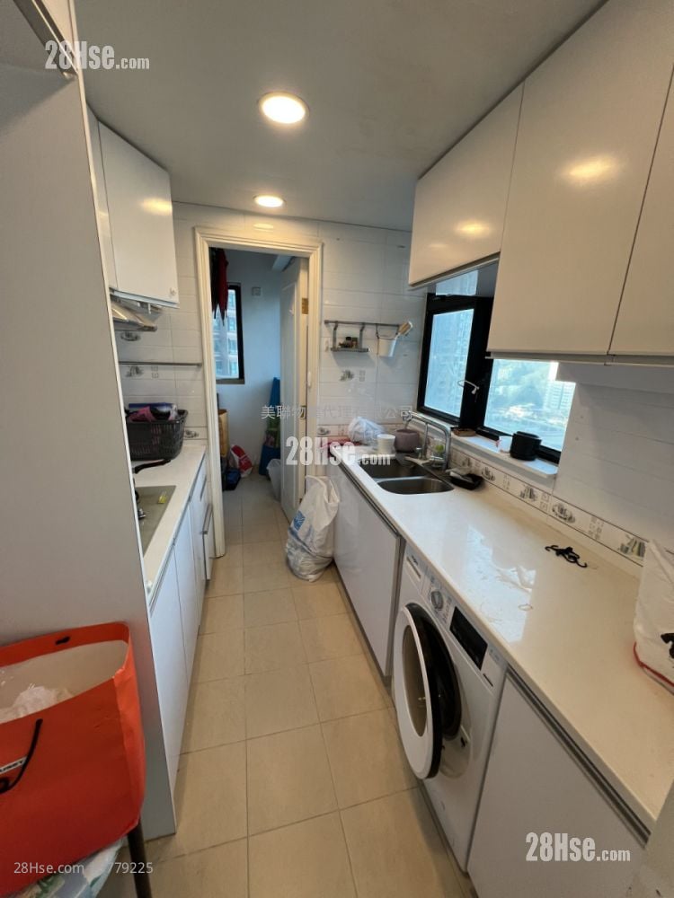 kitchen: Ocean Pointe Sell 3 Bedrooms , 2 Bathrooms 753 ft²