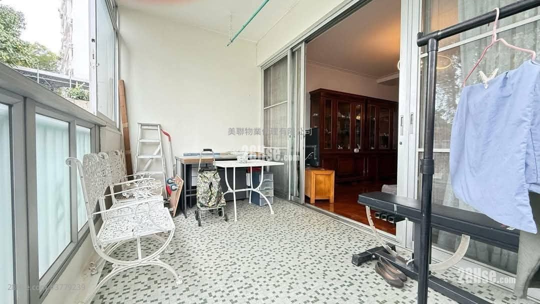 露台: 义德台 售盘 3 房 , 2 浴室 1,565 平方尺