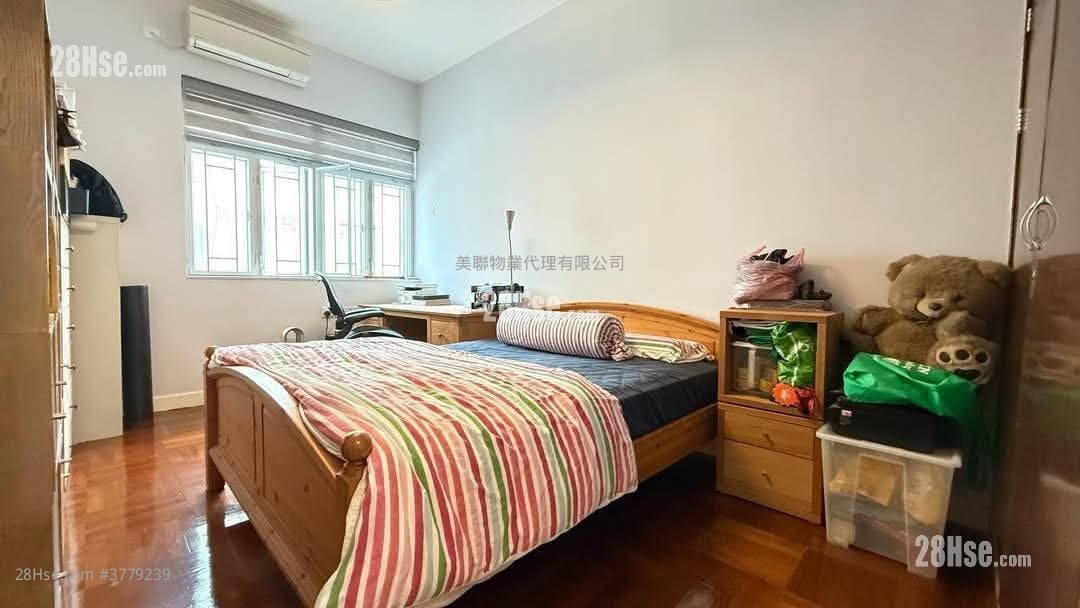 睡房 1: 义德台 售盘 3 房 , 2 浴室 1,565 平方尺