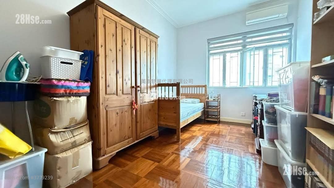 睡房 2: 义德台 售盘 3 房 , 2 浴室 1,565 平方尺