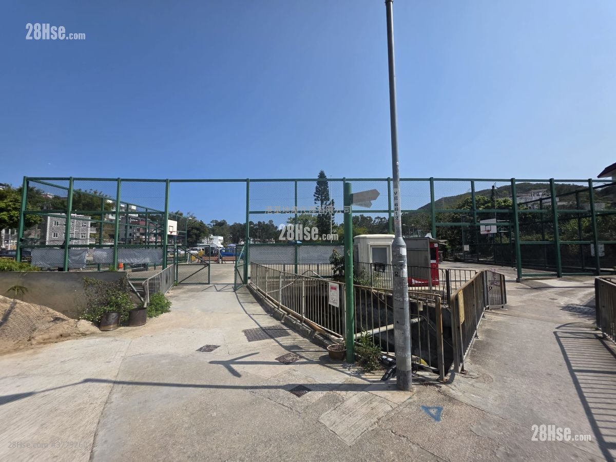 Village Sell 5+ Bedrooms , 5+ Bathrooms 1,890 ft²