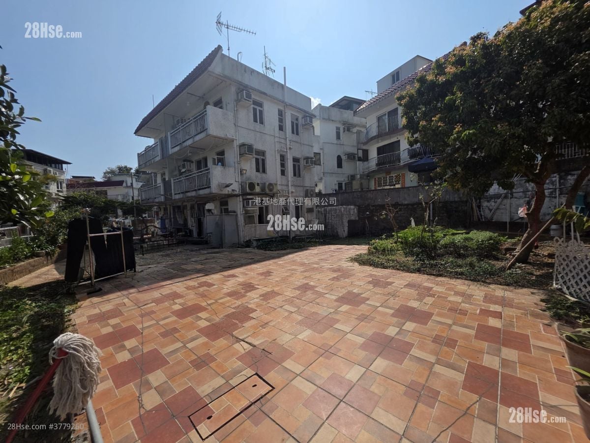 Village Sell 5+ Bedrooms , 5+ Bathrooms 1,890 ft²