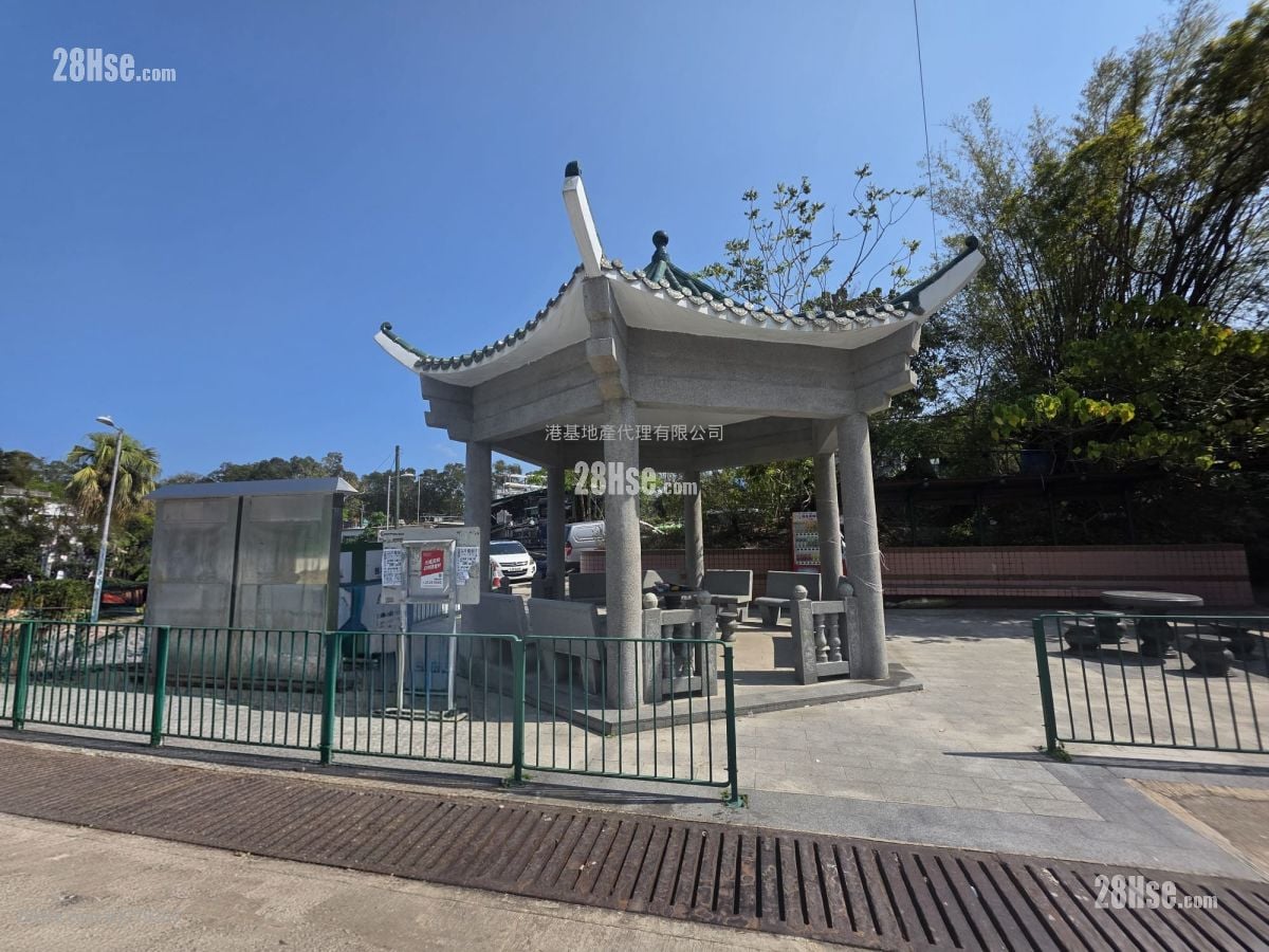 Village Sell 5+ Bedrooms , 5+ Bathrooms 1,890 ft²