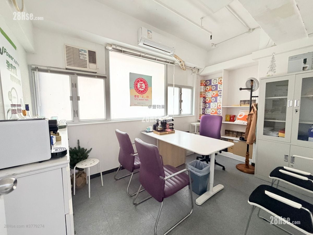 Hong Kong Industrial Centre Rental 4 Bedrooms , 2 Toilets 1,380 ft²