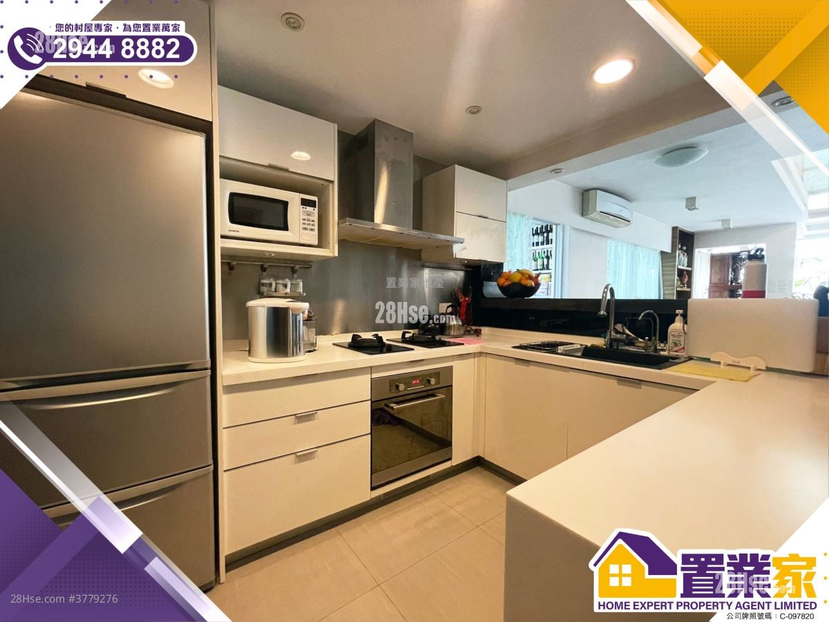 Village Sell 3 Bedrooms , 4 Bathrooms 2,100 ft²