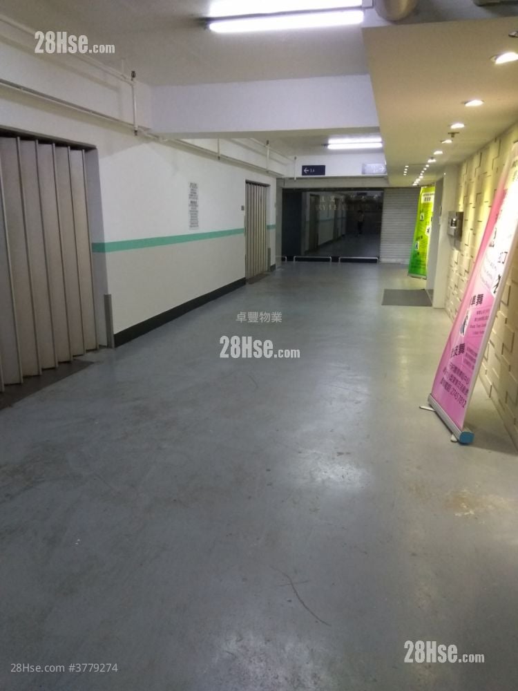 Hong Kong Industrial Centre Rental 4 Bedrooms , 2 Toilets 1,380 ft²