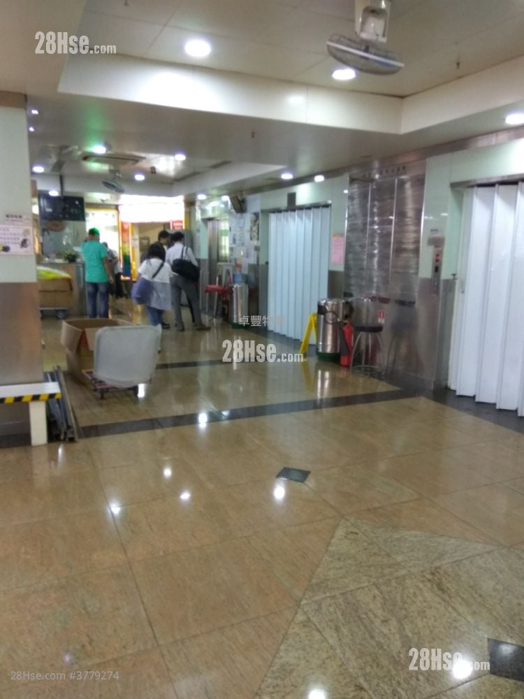 Hong Kong Industrial Centre Rental 4 Bedrooms , 2 Toilets 1,380 ft²