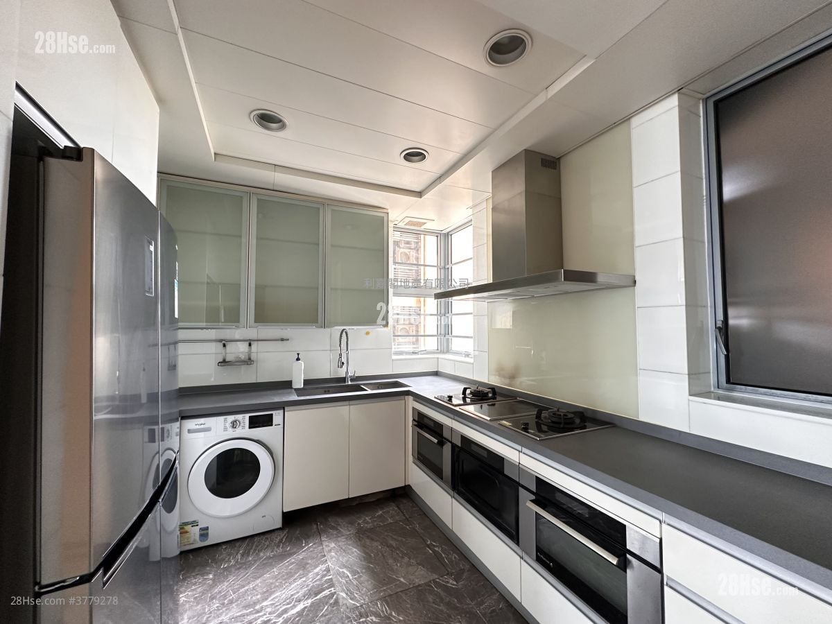 The Palazzo Rental 3 Bedrooms , 2 Bathrooms 1,403 ft²