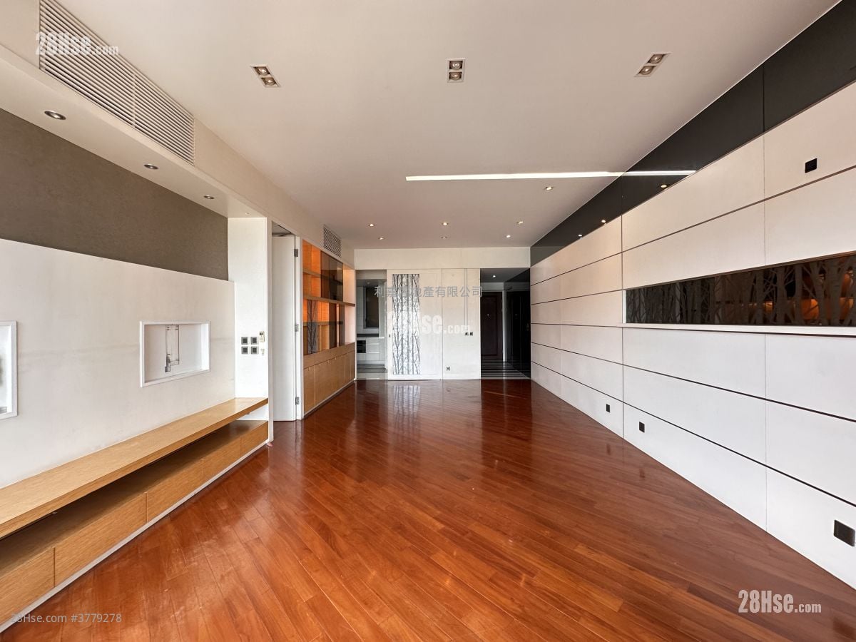 The Palazzo Rental 3 Bedrooms , 2 Bathrooms 1,403 ft²