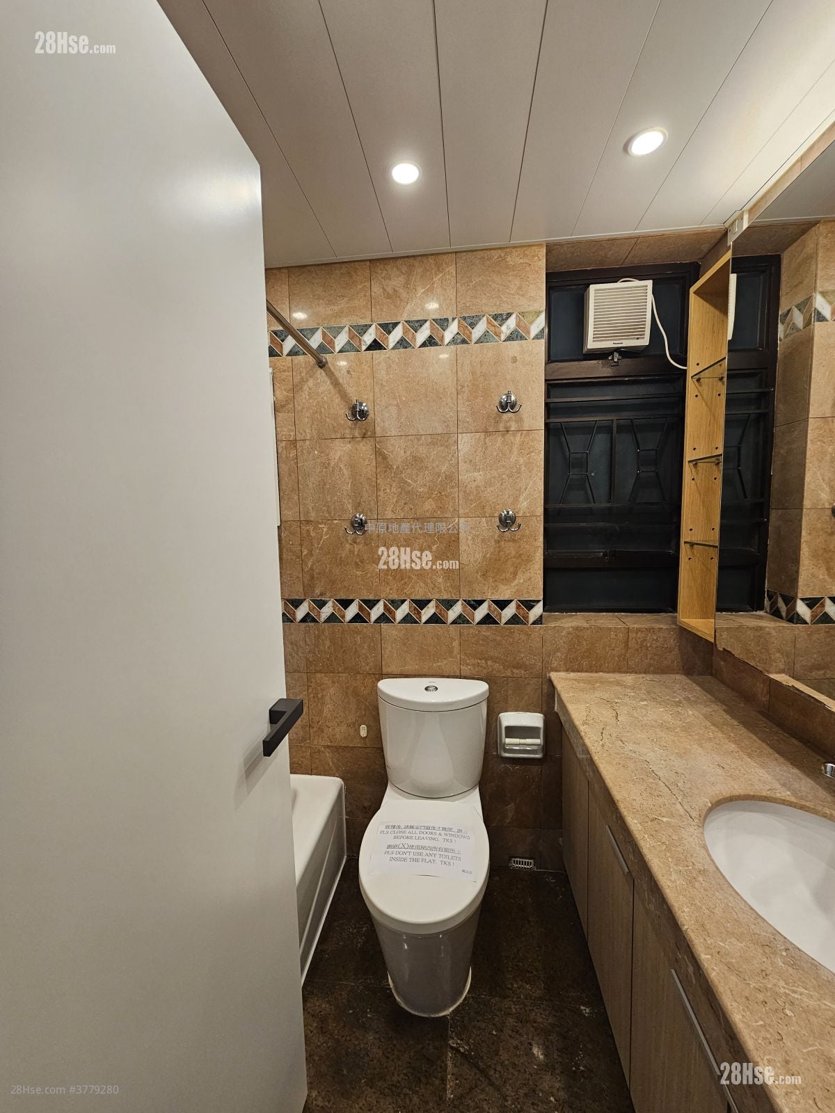 Royal Ascot Rental 3 Bedrooms , 2 Bathrooms 676 ft²