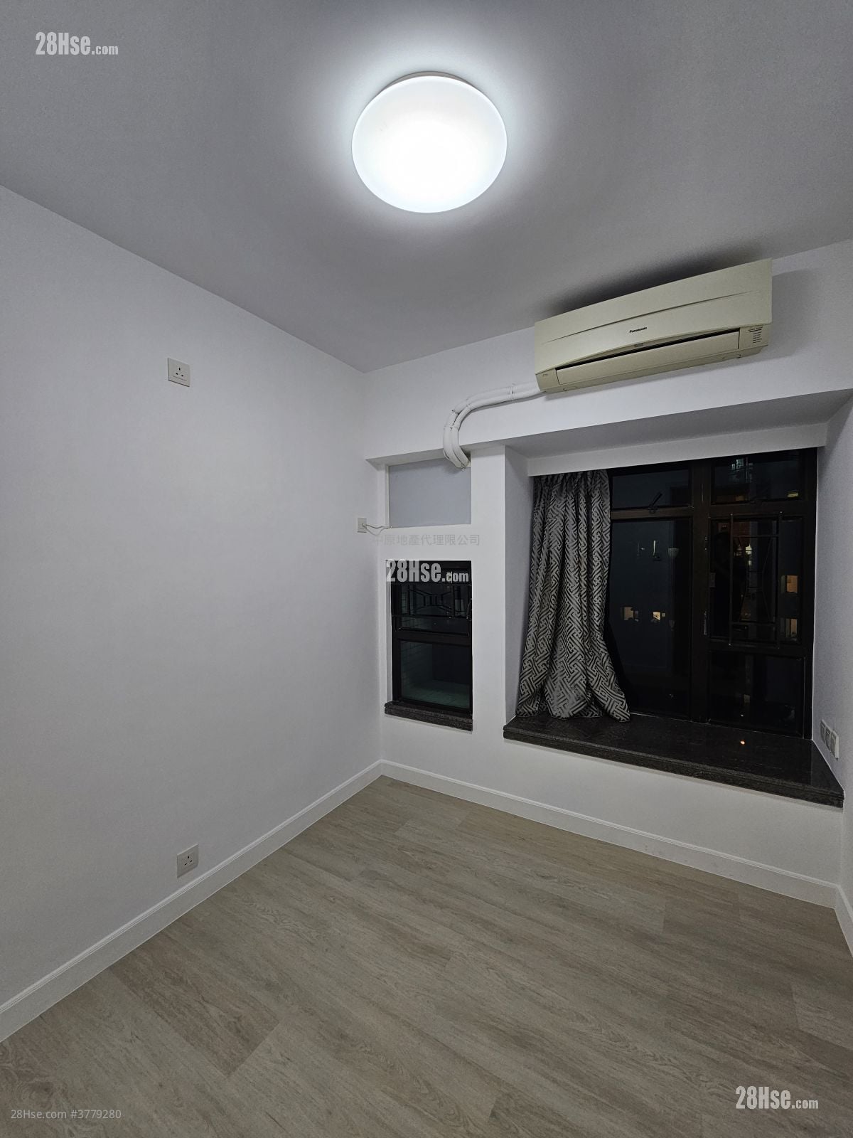 Royal Ascot Rental 3 Bedrooms , 2 Bathrooms 676 ft²