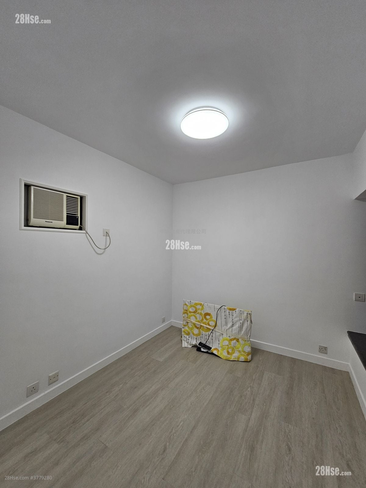 Royal Ascot Rental 3 Bedrooms , 2 Bathrooms 676 ft²