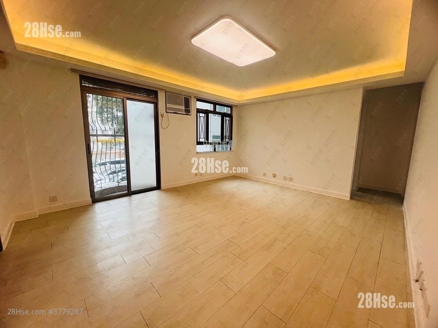 Mansfield Court Sell 3 Bedrooms , 3 Bathrooms 755 ft²