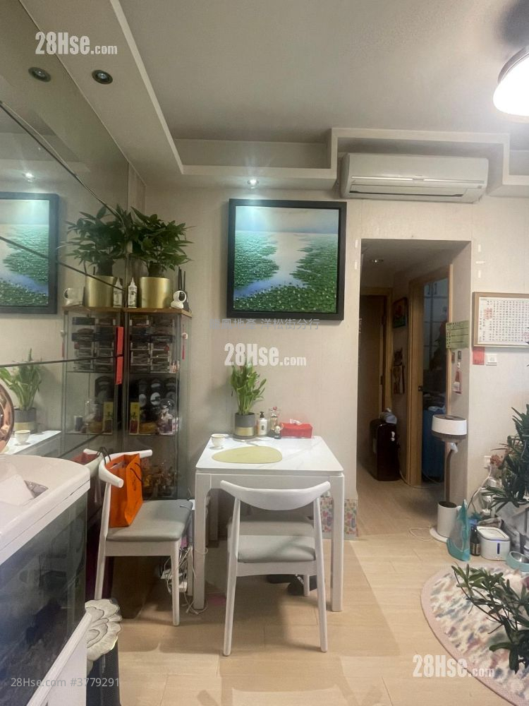 Bedford 28 Sell 2 Bedrooms , 1 Bathroom 453 ft²