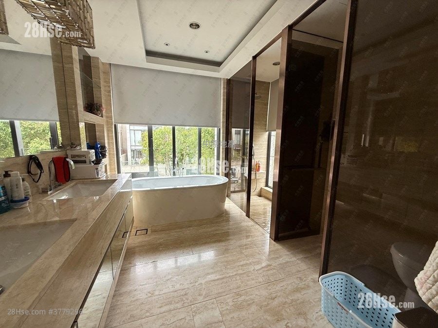 Valais Sell 4 Bedrooms , 5+ Bathrooms 2,771 ft²