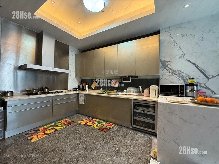 Valais Sell 4 Bedrooms , 5+ Bathrooms 2,771 ft²