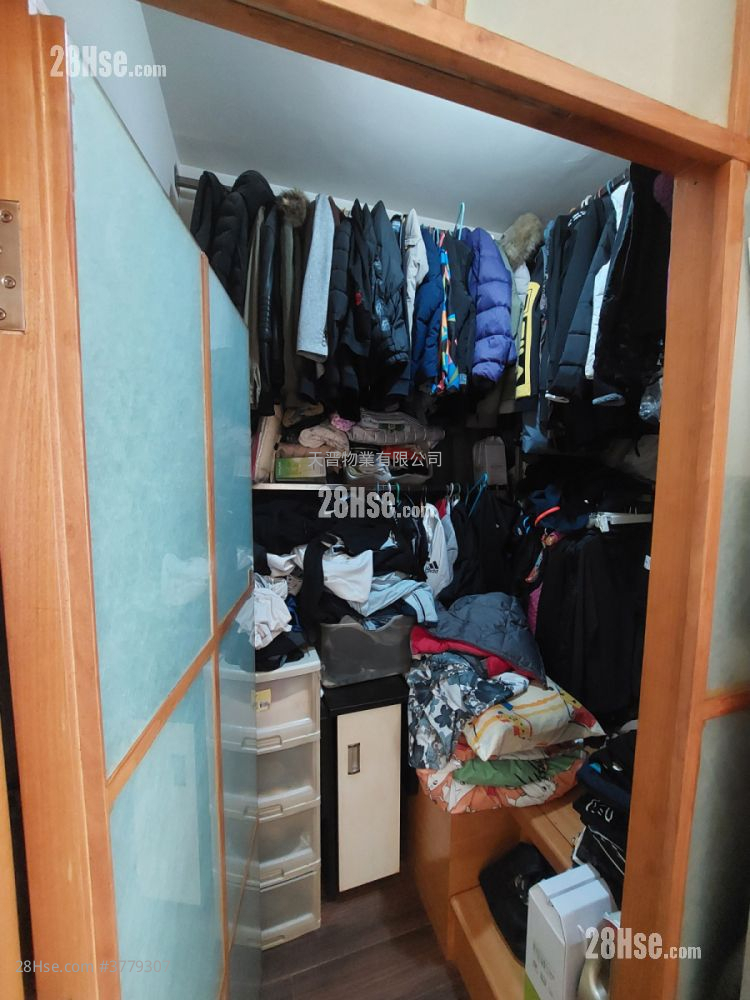 Fortune Building Sell 2 Bedrooms , 1 Bathroom 253 ft²