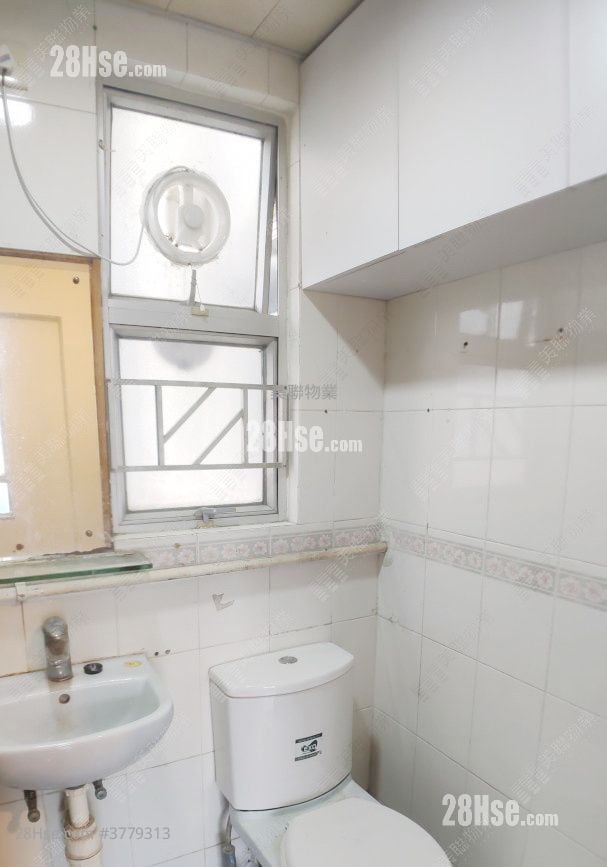 Lung Fung Garden Sell 2 Bedrooms , 1 Bathroom 333 ft²