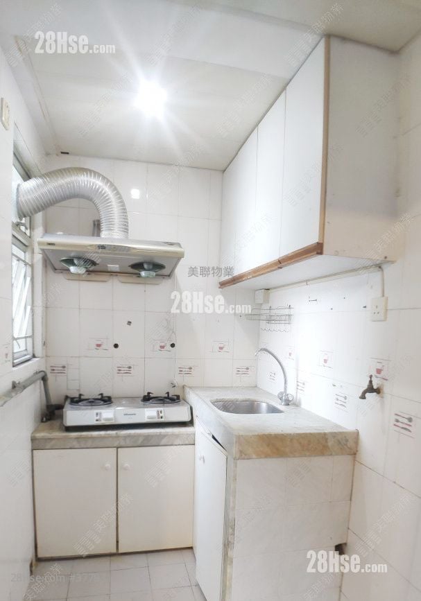 Lung Fung Garden Sell 2 Bedrooms , 1 Bathroom 333 ft²