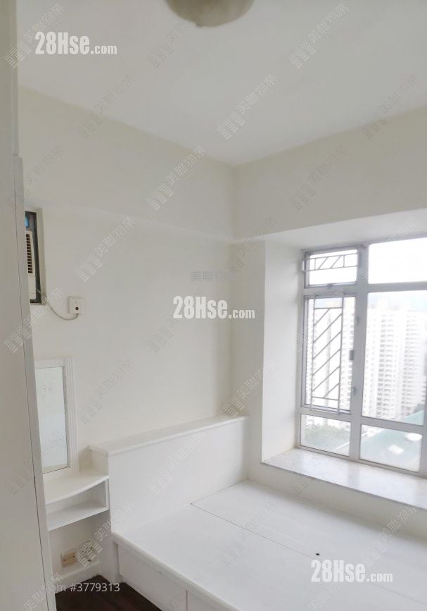 Lung Fung Garden Sell 2 Bedrooms , 1 Bathroom 333 ft²