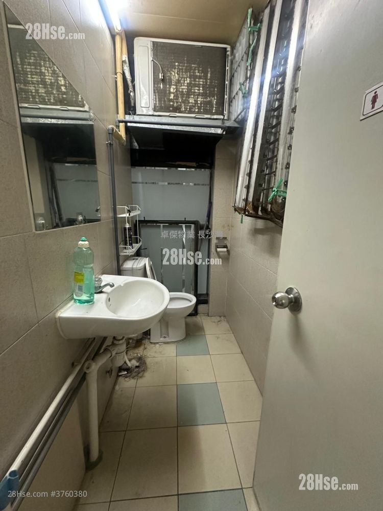 International Trade Centre Sell 1 Toilet