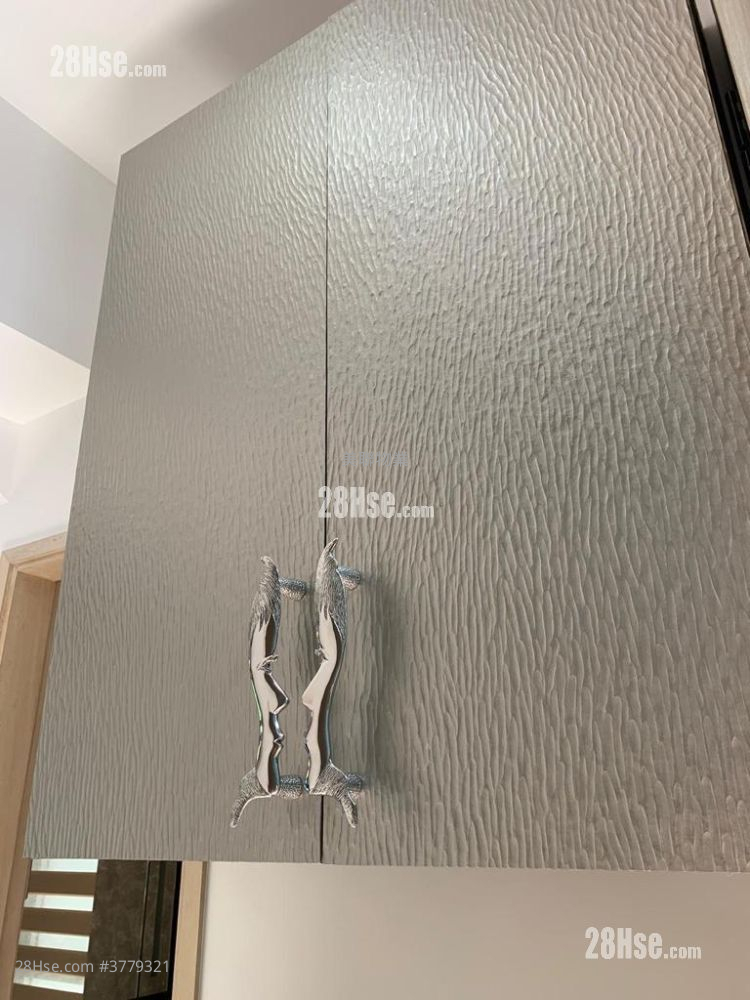 Savannah Sell 4 Bedrooms , 5+ Bathrooms 1,985 ft²