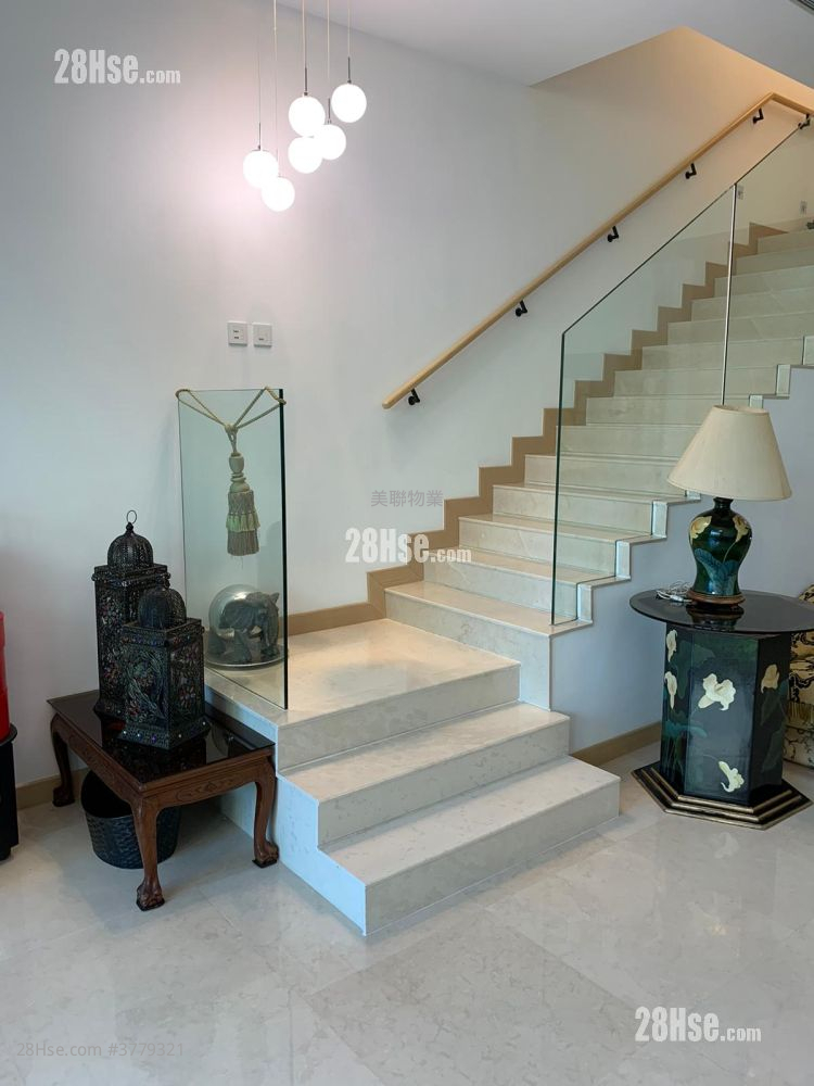 Savannah Sell 4 Bedrooms , 5+ Bathrooms 1,985 ft²