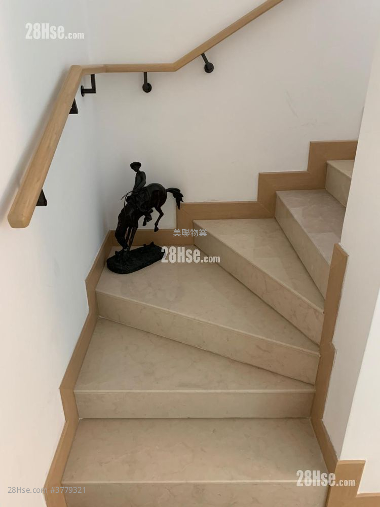 Savannah Sell 4 Bedrooms , 5+ Bathrooms 1,985 ft²