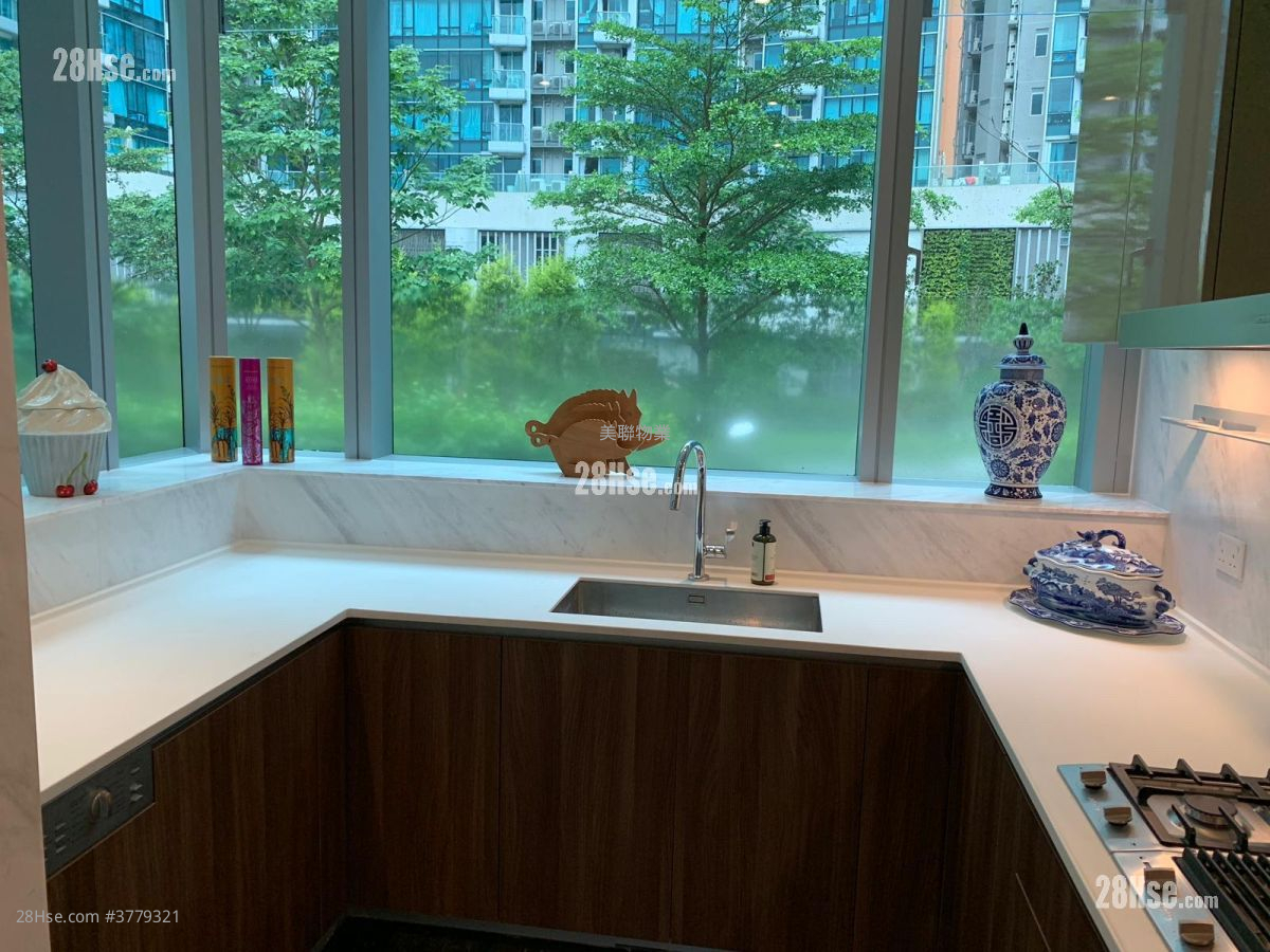 Savannah Sell 4 Bedrooms , 5+ Bathrooms 1,985 ft²