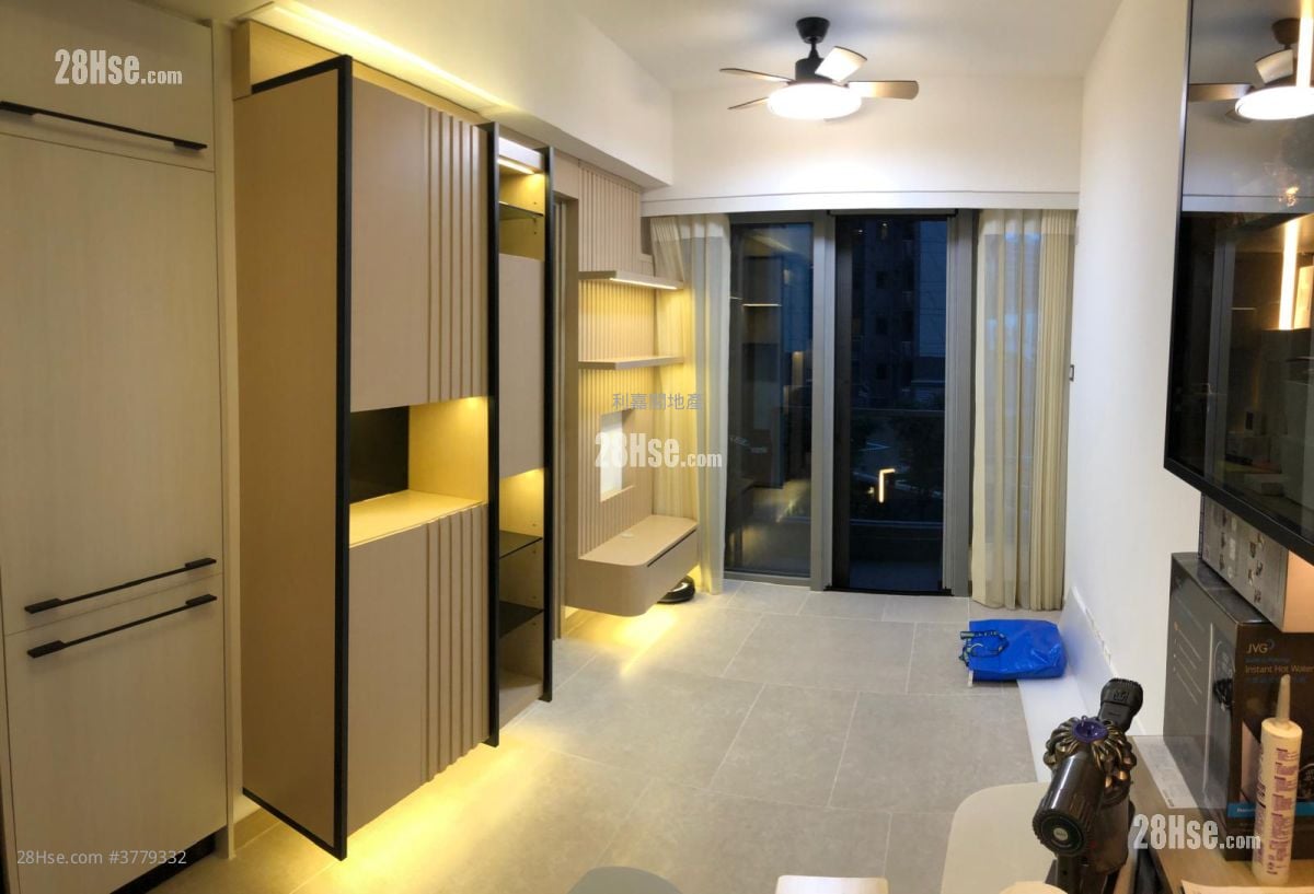 St Martin Sell 1 Bedroom , 1 Bathroom 340 ft²