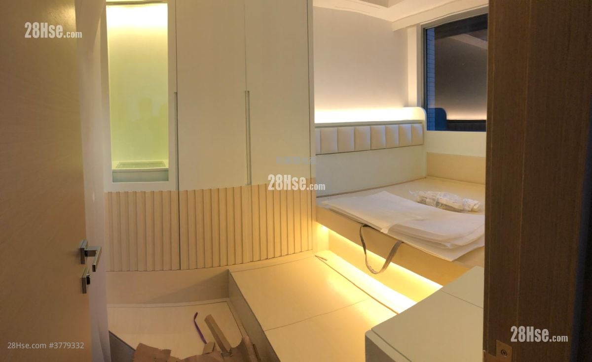 St Martin Sell 1 Bedroom , 1 Bathroom 340 ft²