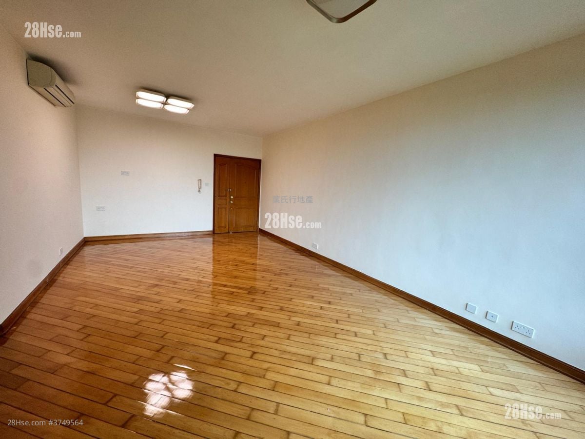 Palatial Coast Rental 3 Bedrooms , 2 Bathrooms 1,212 ft²