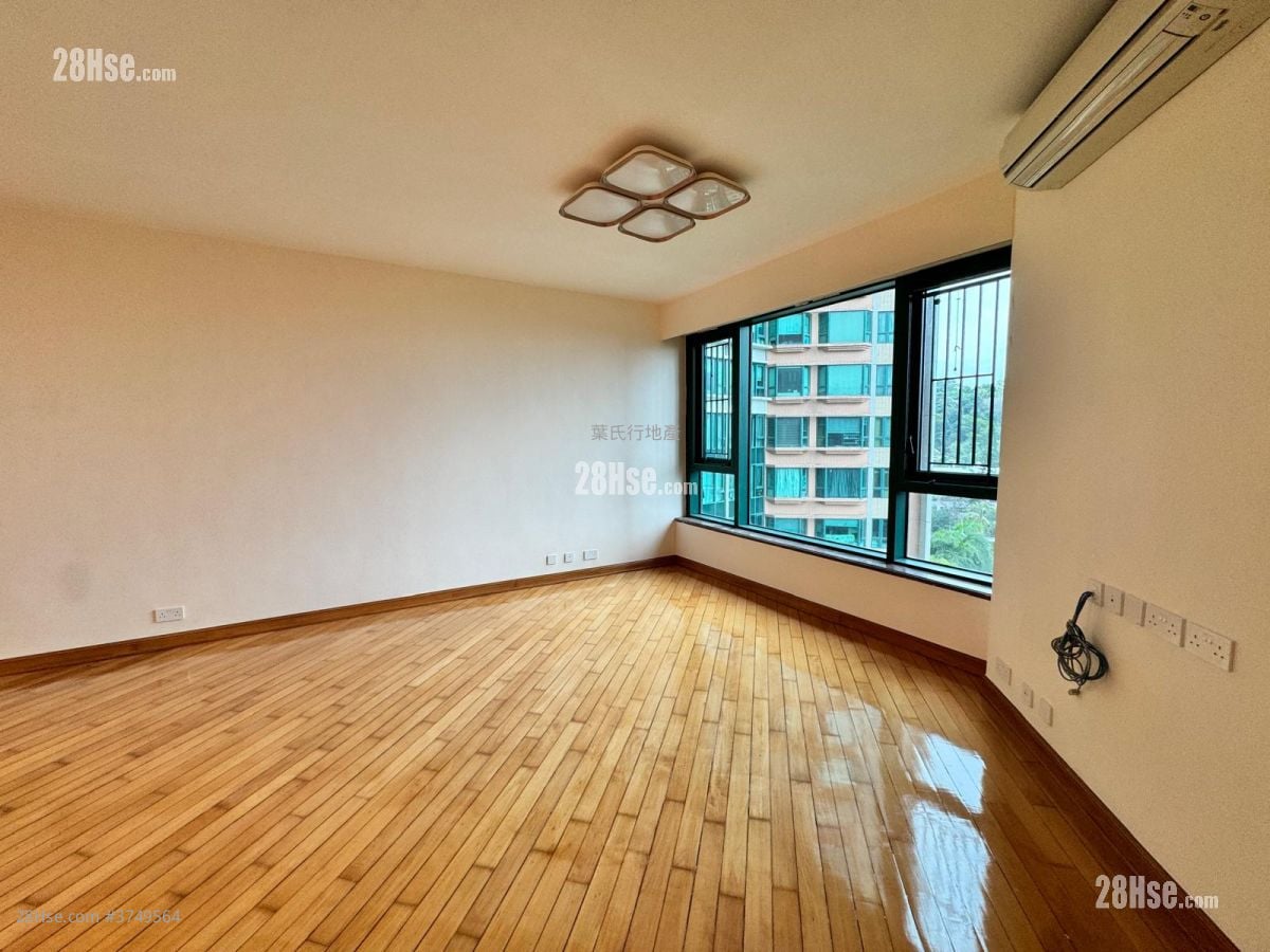 Palatial Coast Rental 3 Bedrooms , 2 Bathrooms 1,212 ft²