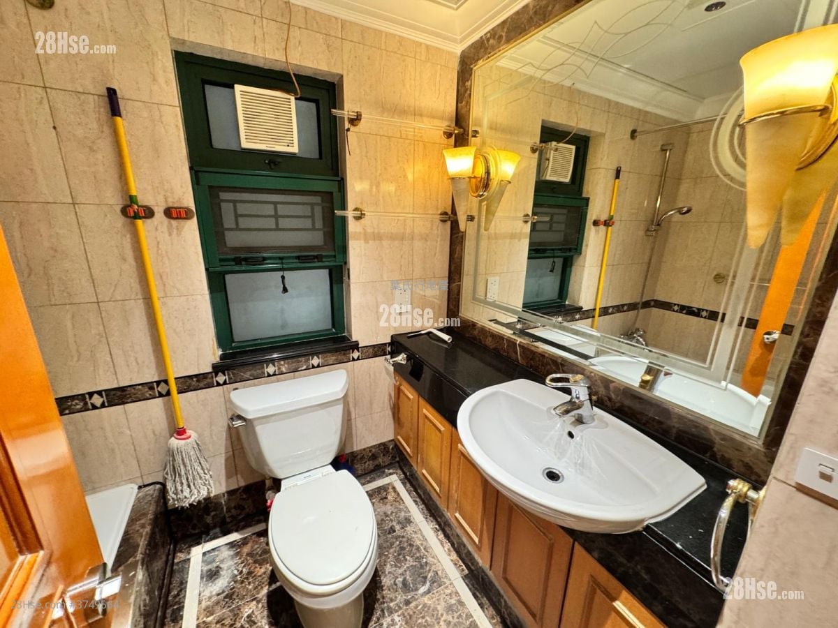 Palatial Coast Rental 3 Bedrooms , 2 Bathrooms 1,212 ft²