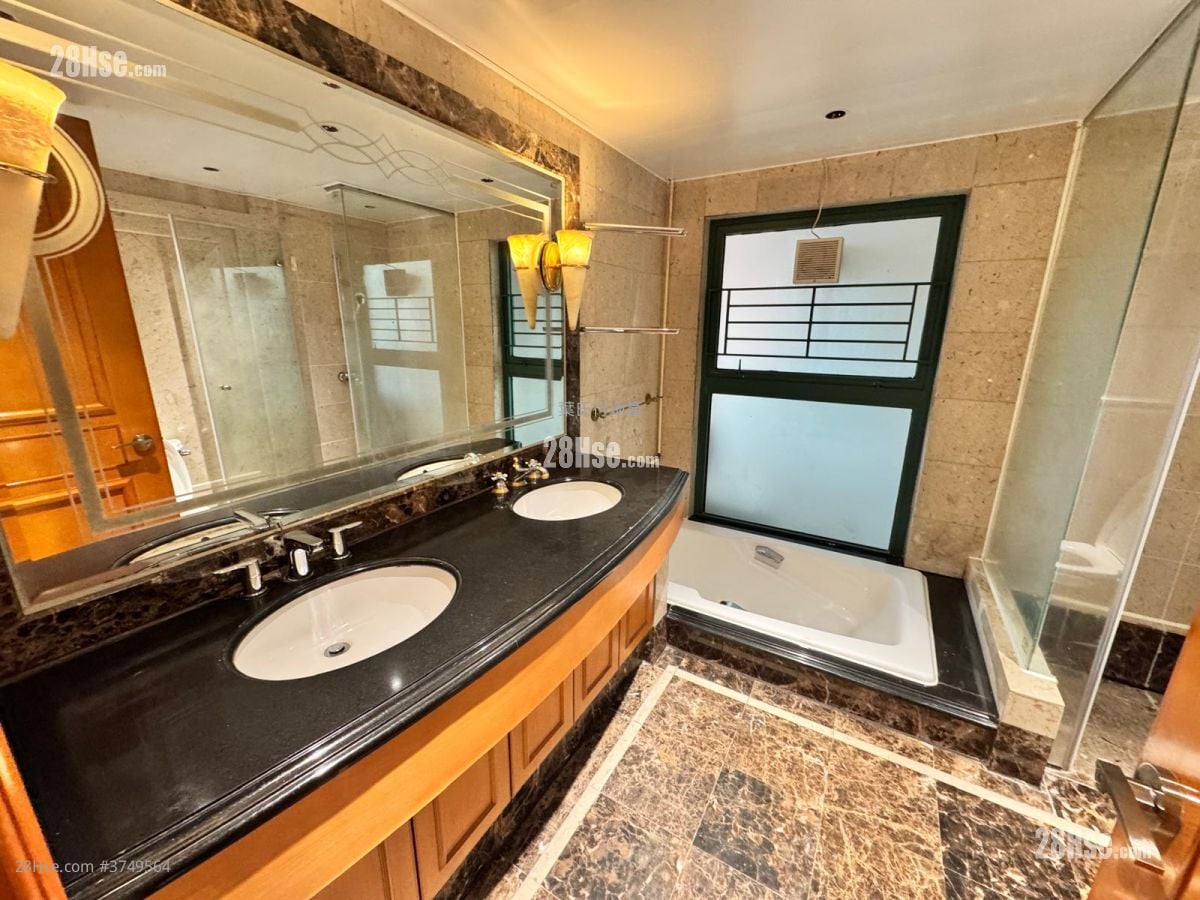 Palatial Coast Rental 3 Bedrooms , 2 Bathrooms 1,212 ft²