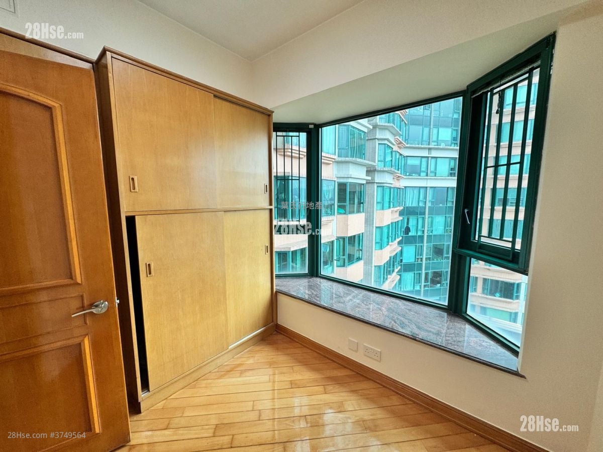 Palatial Coast Rental 3 Bedrooms , 2 Bathrooms 1,212 ft²