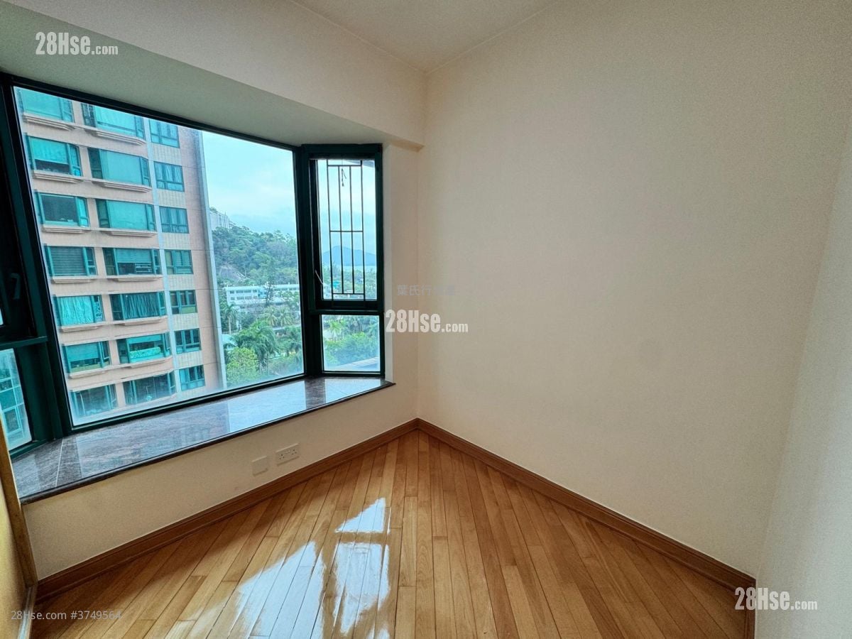 Palatial Coast Rental 3 Bedrooms , 2 Bathrooms 1,212 ft²