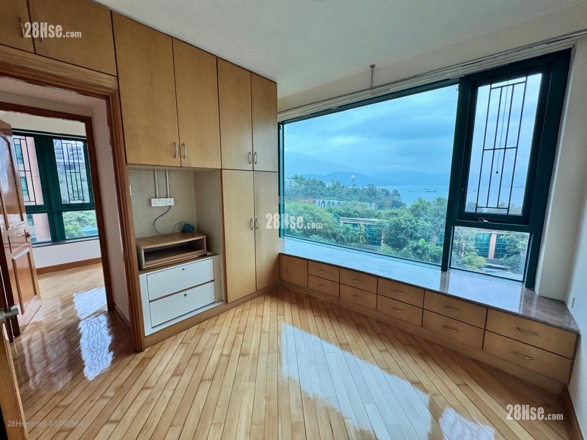 Palatial Coast Rental 3 Bedrooms , 2 Bathrooms 1,212 ft²