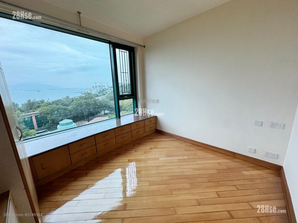 Palatial Coast Rental 3 Bedrooms , 2 Bathrooms 1,212 ft²