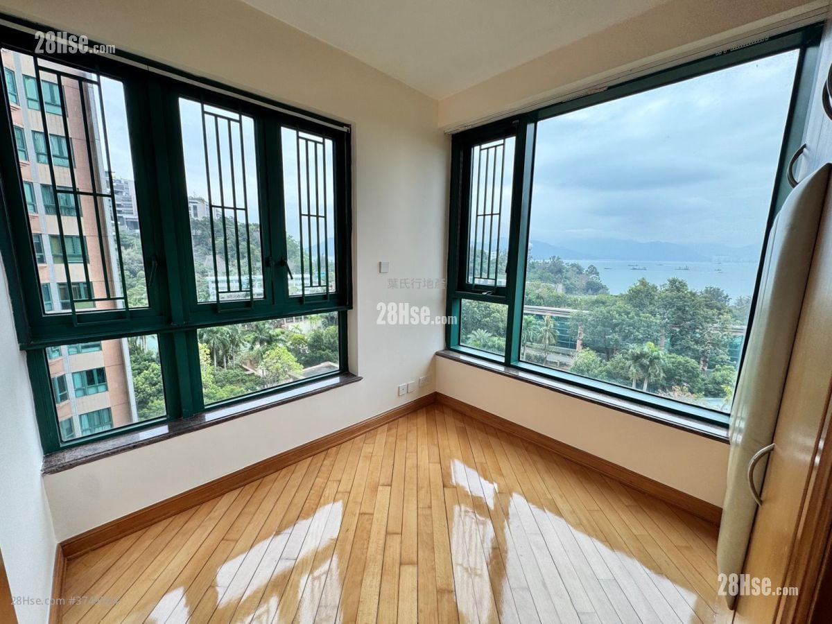 Palatial Coast Rental 3 Bedrooms , 2 Bathrooms 1,212 ft²