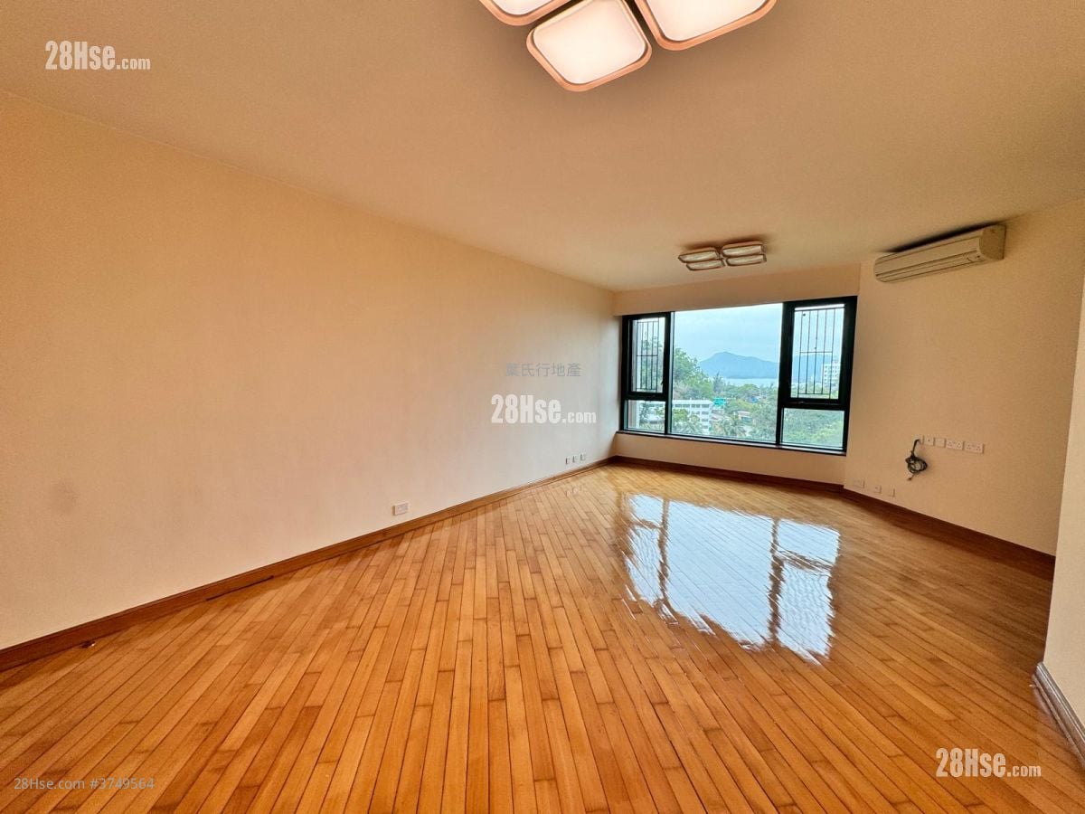 Palatial Coast Rental 3 Bedrooms , 2 Bathrooms 1,212 ft²