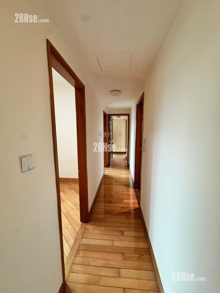 Palatial Coast Rental 3 Bedrooms , 2 Bathrooms 1,212 ft²