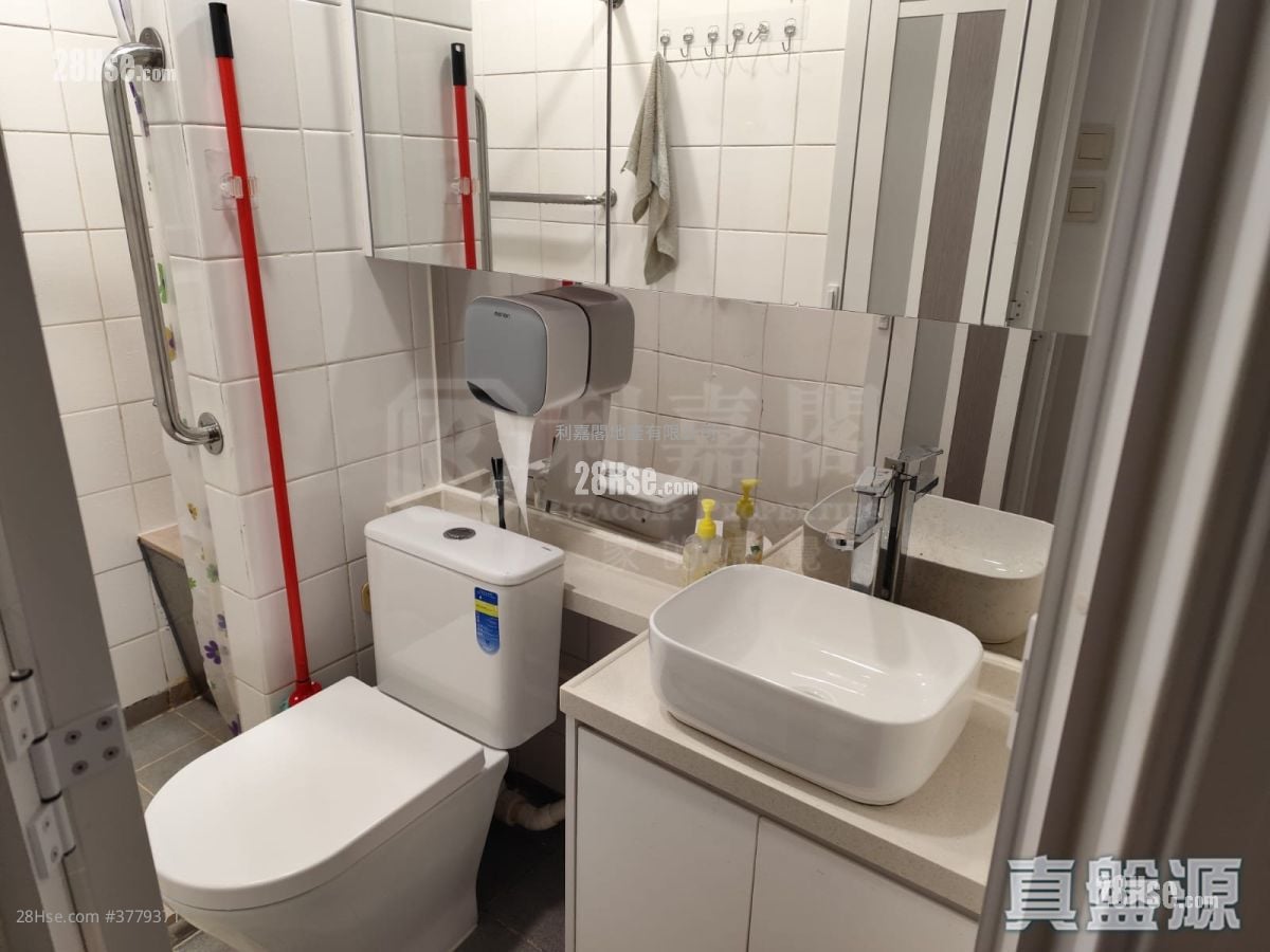 Tin Lai Court Sell 1 Bedroom , 1 Bathroom 213 ft²