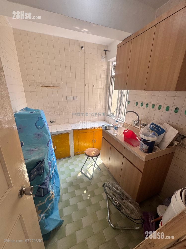 Tai Po Plaza Sell 2 Bedrooms 412 ft²