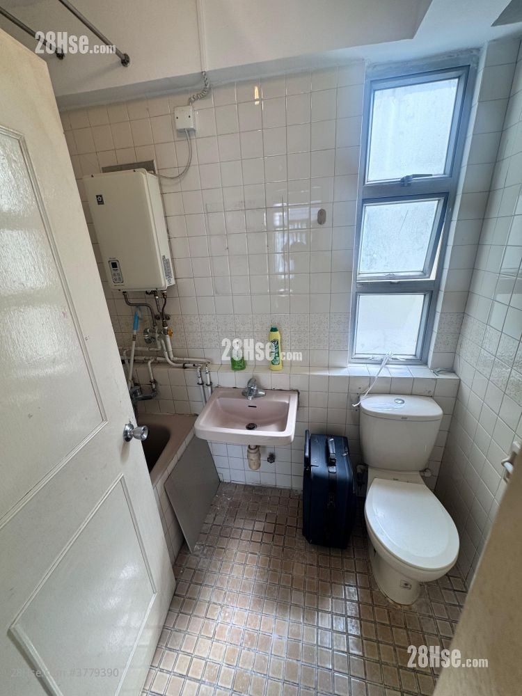 Tai Po Plaza Sell 2 Bedrooms 412 ft²