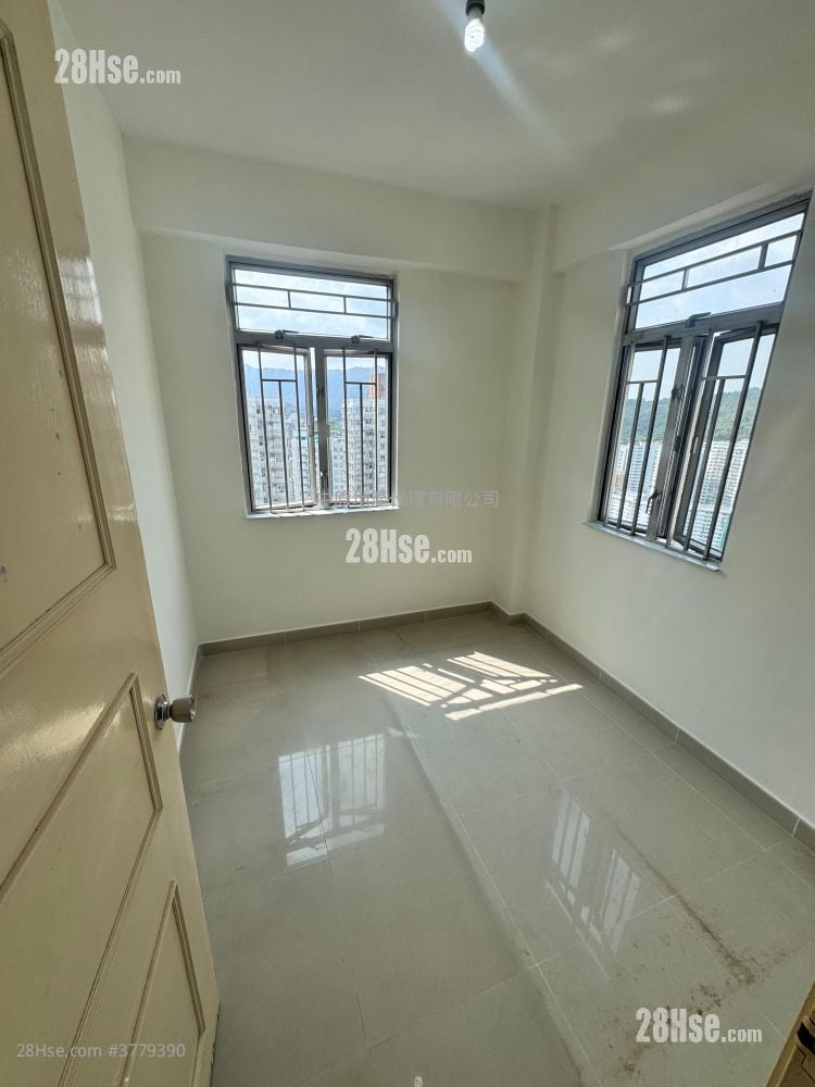 Tai Po Plaza Sell 2 Bedrooms 412 ft²
