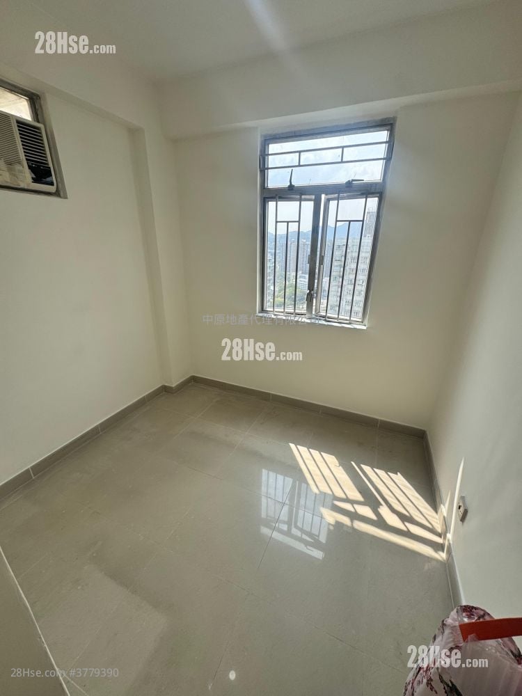 Tai Po Plaza Sell 2 Bedrooms 412 ft²