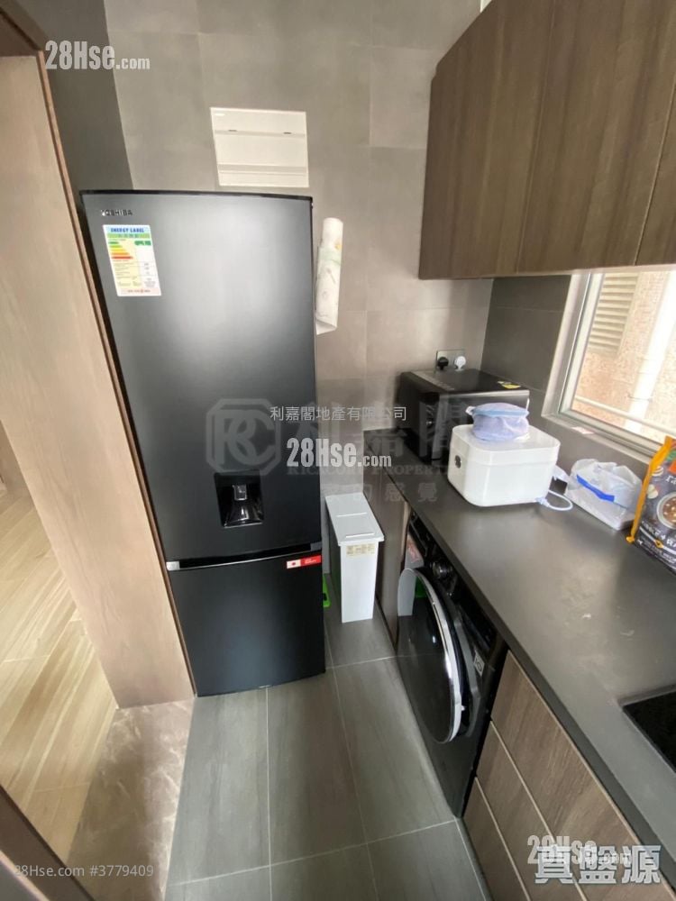 Bauhinia Garden Sell 2 Bedrooms 427 ft²